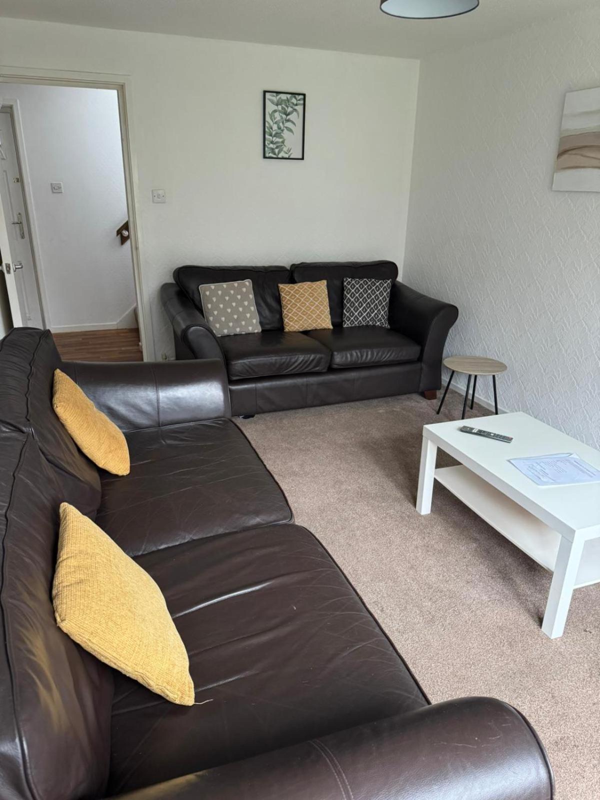 Large 2 Bedroom House Wombridge Zewnętrze zdjęcie