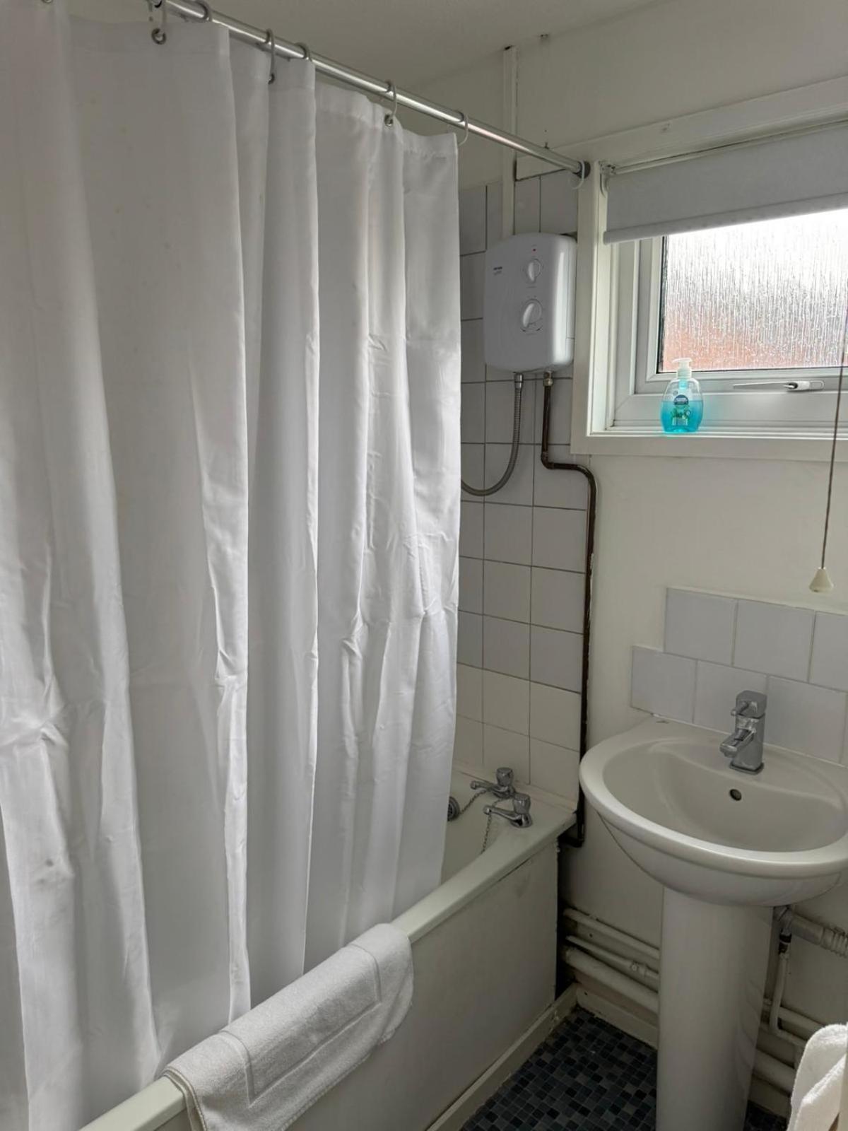 Large 2 Bedroom House Wombridge Zewnętrze zdjęcie