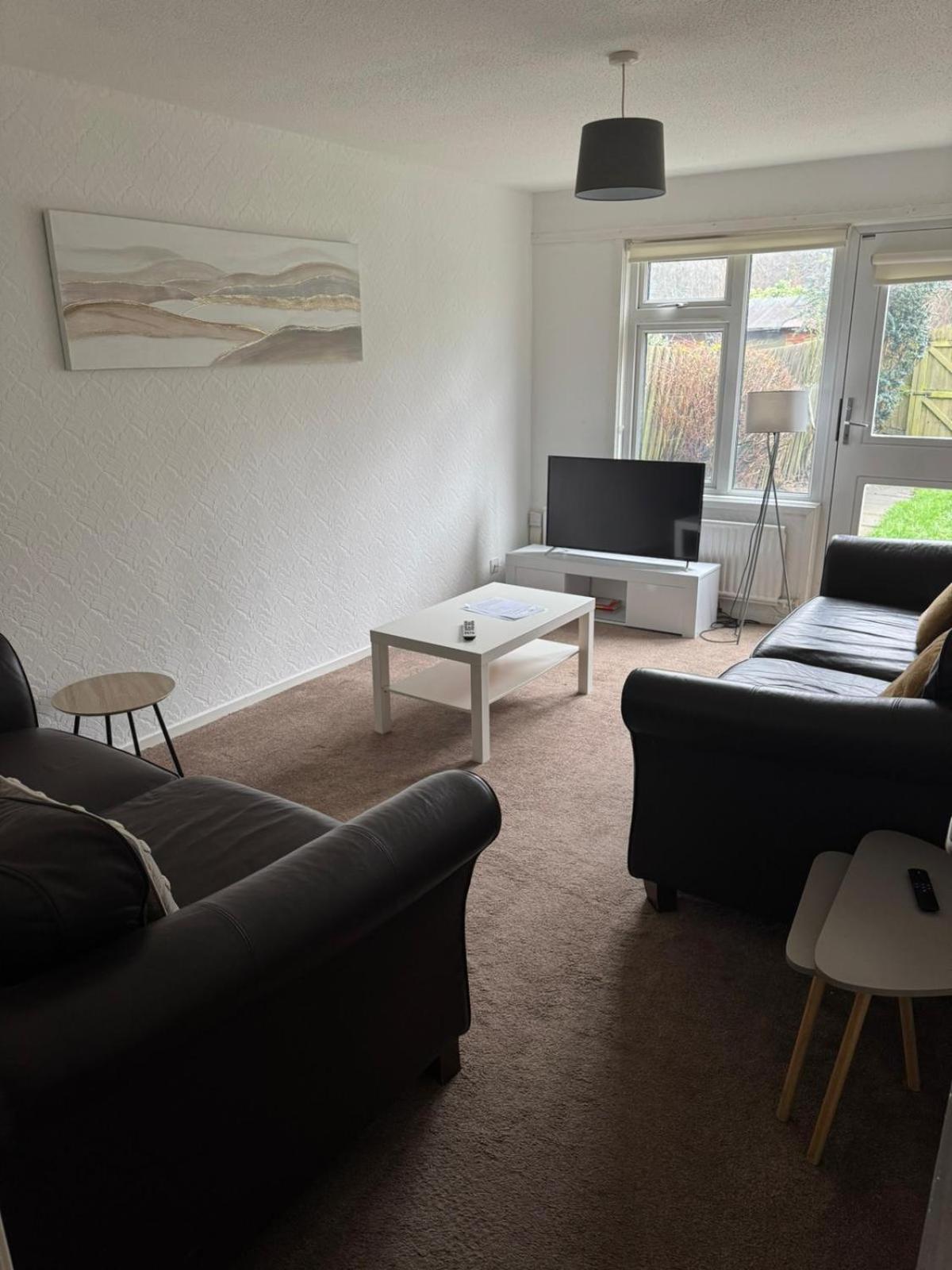 Large 2 Bedroom House Wombridge Zewnętrze zdjęcie