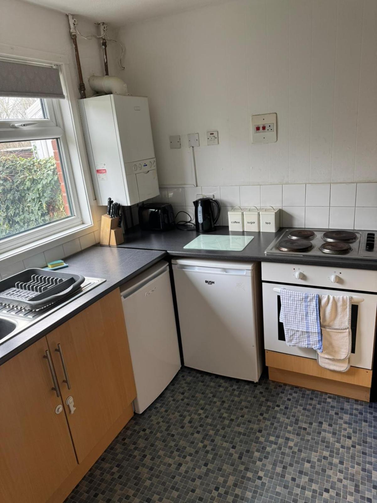 Large 2 Bedroom House Wombridge Zewnętrze zdjęcie