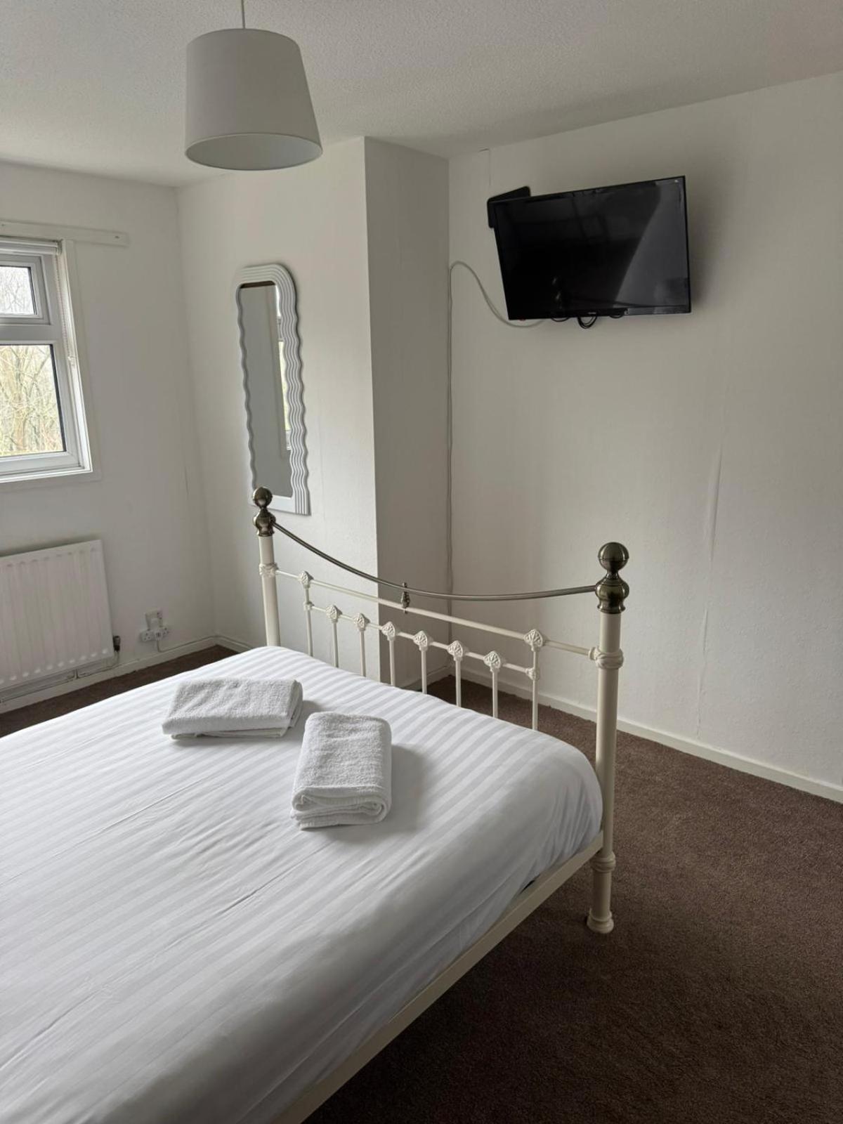 Large 2 Bedroom House Wombridge Zewnętrze zdjęcie